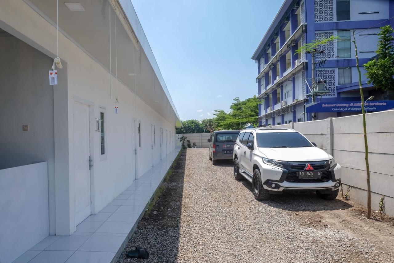 Reddoorz Near Tugu Kartasura Hotel Sukoharjo Buitenkant foto